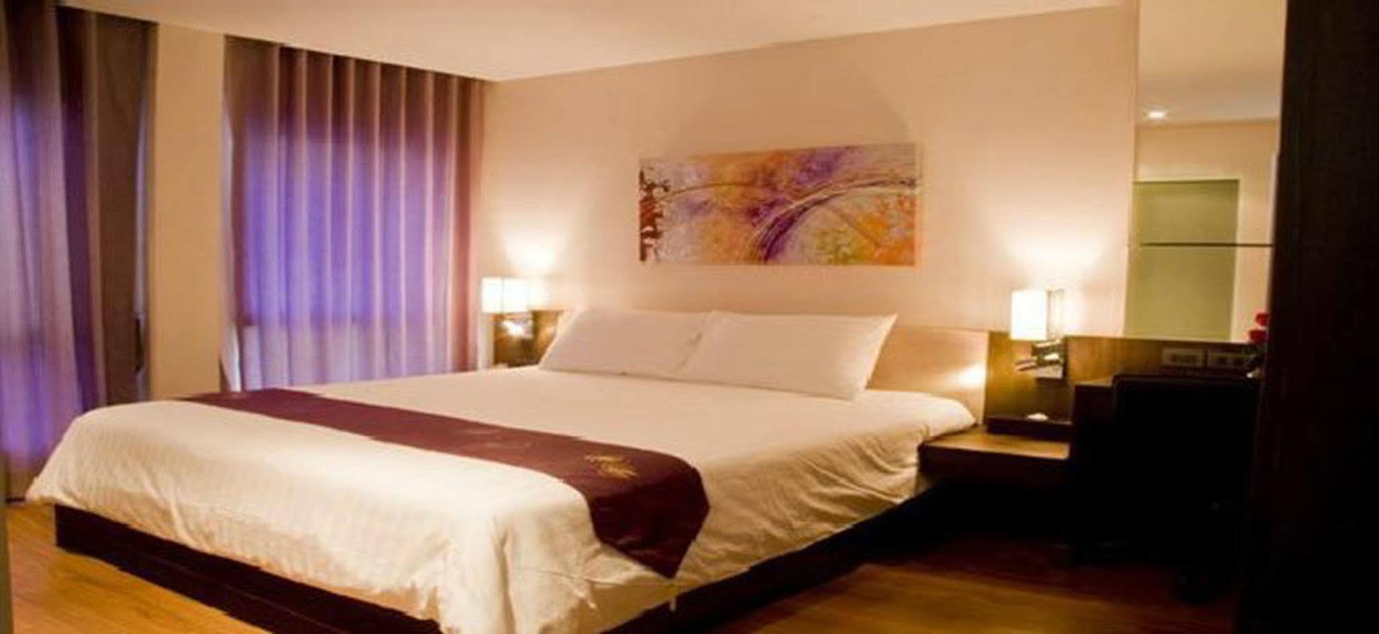 Paradiso Boutique Suites Bangkok Buitenkant foto