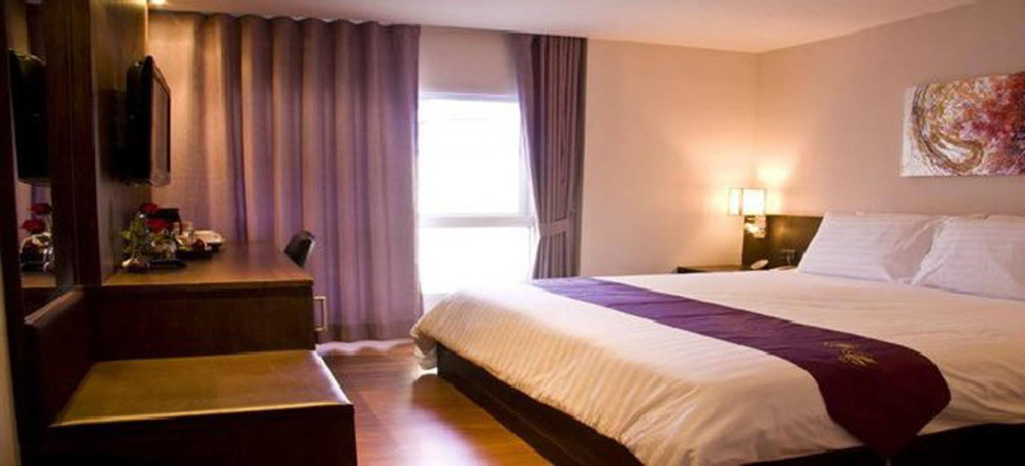 Paradiso Boutique Suites Bangkok Buitenkant foto